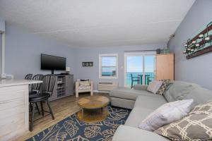 Emerald Skye 63 condo