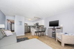 Emerald Skye 63 condo