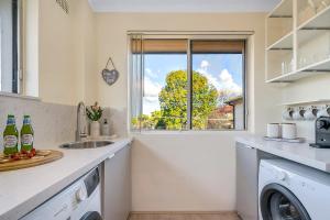 Rosehill Retreat Near Parramatta with Parking