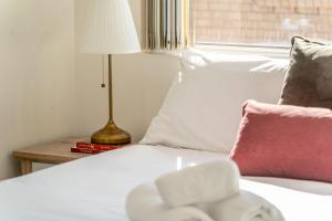 Rosehill Retreat Near Parramatta with Parking