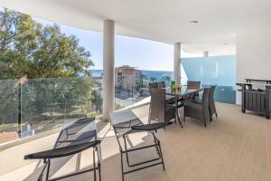 Relax on the Huge Terrace with Sea View 2 Mins to the Beach - 3hvězdičkové hotely ve městě Fuengirola