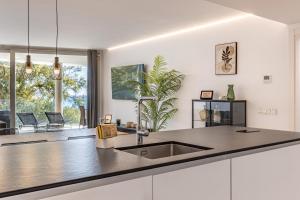 Relax on the Huge Terrace with Sea View 2 Mins to the Beach