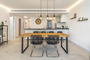 Relax on the Huge Terrace with Sea View 2 Mins to the Beach