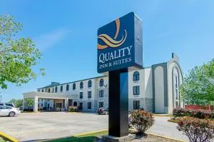 Quality Inn & Suites Near Tanger Outlet Mall - Maurepas