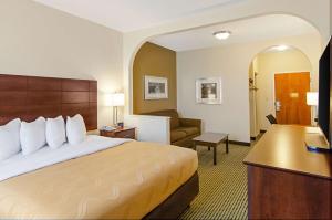 King Room - Disability Access/Non-Smoking room in Quality Inn & Suites Near Tanger Outlet Mall