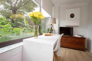 Stylish Studio in Heart of Annandale Village