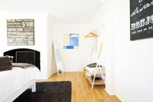 Stylish Studio in Heart of Annandale Village