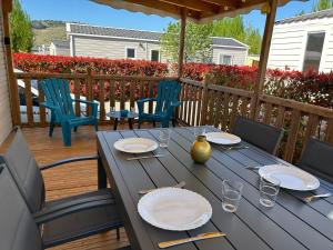 Chalets Le Paradis du Rhone - mobilhome moderne et confortable : photos des chambres