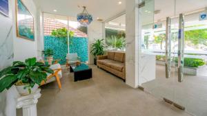 Ocean View Villa - 8 Bedrooms - In Great Location - Just 10M From The Beach