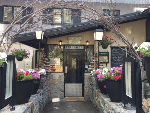 Accommodation in Yatte Yattah