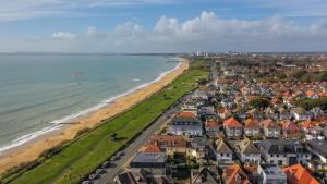 Stunning Bright Two Bedroom Apartment In Southbourne