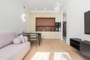 Aleje Jerozolimskie 25 by Homeprime