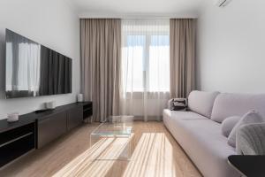 Aleje Jerozolimskie 25 by Homeprime