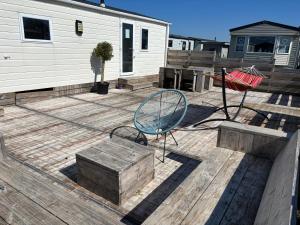 Neues Ferienhaus Chalet Nr73 zweite Reihe direkt am Wattenmeer, komplett eingezäunt