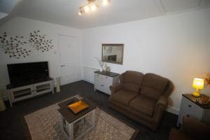 Beautify Refurbished Large 3 Bed Terrace