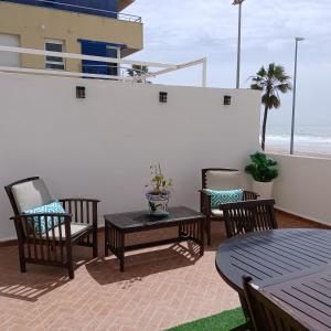 AMAZING FRONTAL BEACH APARTMENT #Travellers Awards2023