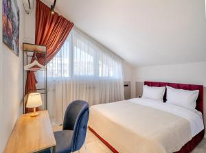 Niabi 3BDR Mansard with city view