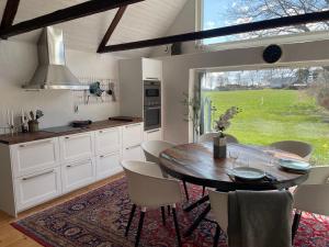 Generös skånegård i idylliska Örum