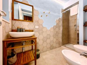 Basso 61 Urban Oasis with Private Mini Pool & Courtyard - Families & Groups