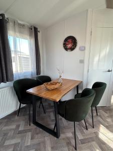 Neues Ferienhaus Nr 86 für bis zu 5 Persdirekt am Wattenmeer, hundefreundlich eingezäunt