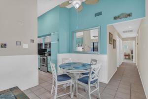 Relaxing and Spacious 2 bed 2 ba Short Walk to Beach B