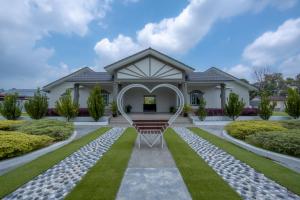 Villa Dracaena Melaka - Private Pool, Hill View, 20 minutes to Town