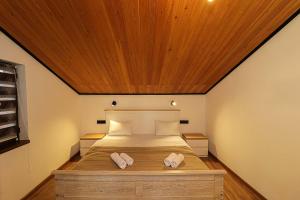 2BR Apt w terrace & stunning views