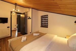 2BR Apt w terrace & stunning views