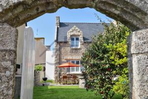 Maisons de vacances LocaLise - M6A - Ty Heol - Maison de vacances a quelques pas du port et des plages - jardin avec terrasse entierement clos - wifi inclus : Maison 4 Chambres