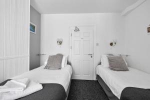 Twin Room with Private Bathroom room in Imperial Plymouth