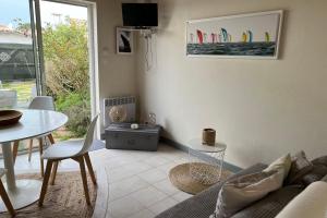 Cozy retreat near the beach terraces and parking