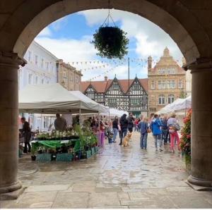 Shrewsbury Apartment with Parking