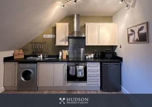 Shrewsbury Apartment with Parking