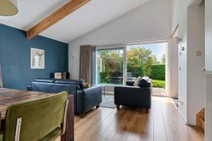 Huis Mosk heeft grote tuin op het zuiden en nabij meer