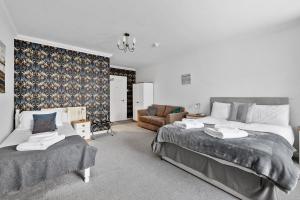 Family Room room in Imperial Plymouth