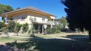 Gite classé touristique belle piscine 8kmd'Avignon - 索尔古河畔的恩特莱奎斯