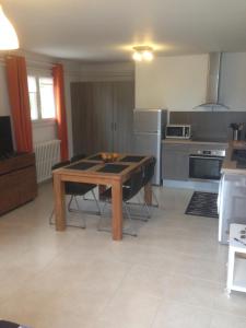 Appartements Gite classe touristique belle piscine 8kmd-Avignon : photos des chambres