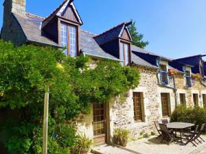 Maisons de vacances La Julerie, 4 Gites en Campagne avec Piscine : photos des chambres