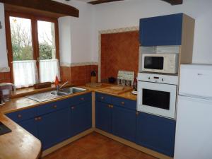 Maisons de vacances La Julerie, 4 Gites en Campagne avec Piscine : photos des chambres