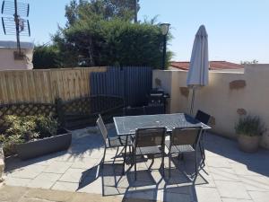 Maisons de vacances Jolie petite Maison, Clim, residence avec piscine a 5mn circuit Paul Ricard : photos des chambres