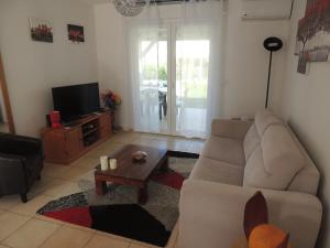 Maisons de vacances Mini villa T2, 200 m de la plage, piscine chauffee, jardin : photos des chambres