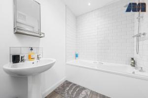 2 Bed Flat Sleeps 4 With Parking in Fife