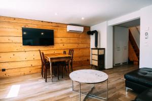 The Timber Apartment in Brienz