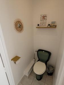 Piscine & Soleil à Hyères - T3 spacieux avec Clim & Extérieurs