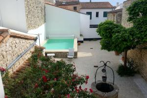 Maisons de vacances Peaceful house with a sunny courtyard and pool : photos des chambres