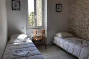 Maisons de vacances Peaceful house with a sunny courtyard and pool : photos des chambres