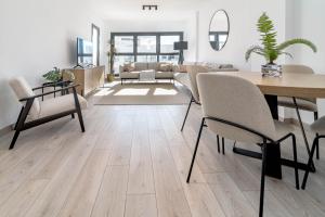 EG54A - Luxury Penthouse with Private Sun Terrace