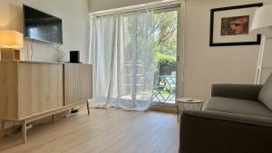 Studio climatisé avec piscine-tennis-parking