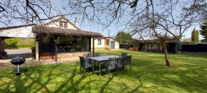 Maisons de vacances Gite des Tamaris Maison Chaleureuse proche Circuit : photos des chambres