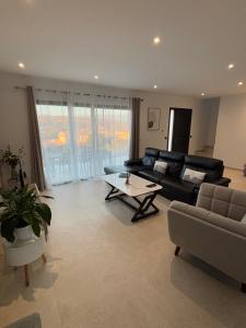 NOUVEAUTE !!! Villa Moderne de 4 chambres, piscine chauffée et vue panoramique